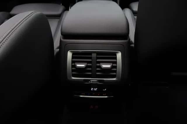 BMW iX3 (2024) thumbnail 5