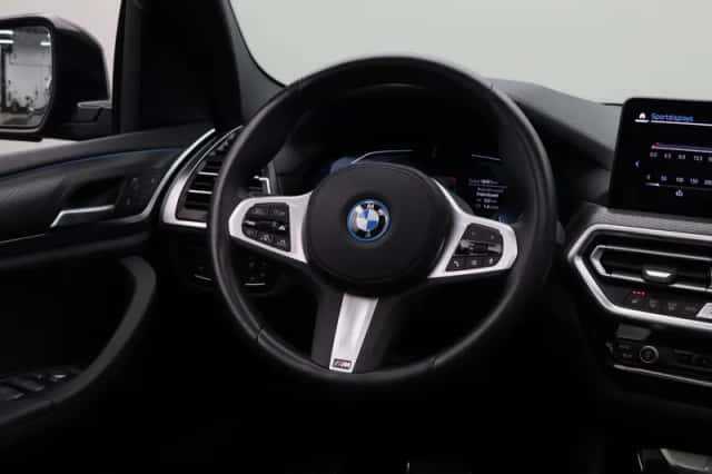 BMW iX3 (2024) thumbnail 6