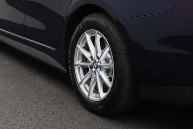 BMW i4 (2022) thumbnail 5