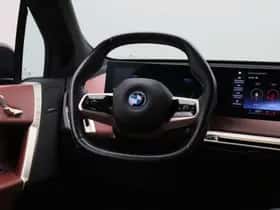 BMW iX (2022) thumbnail 23
