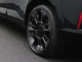 BMW XM (2025) thumbnail 5