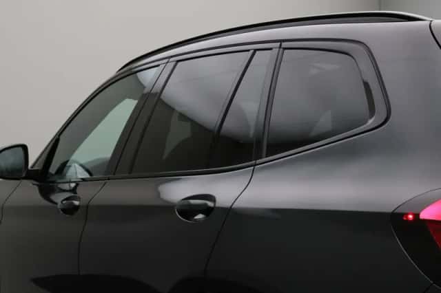 BMW iX3 (2024) thumbnail 4