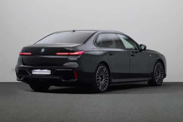 BMW i7 (2026) thumbnail 2