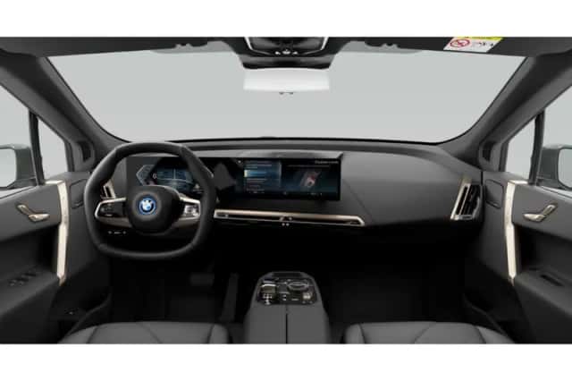 BMW iX (2022) thumbnail 2