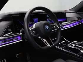 BMW i7 (2024) thumbnail 16