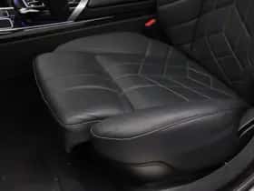 BMW i7 (2024) thumbnail 19