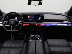 BMW i7 (2024) thumbnail 25