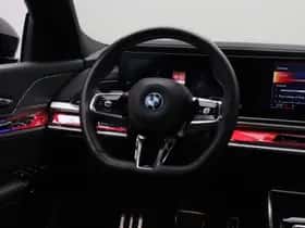 BMW i7 (2024) thumbnail 26