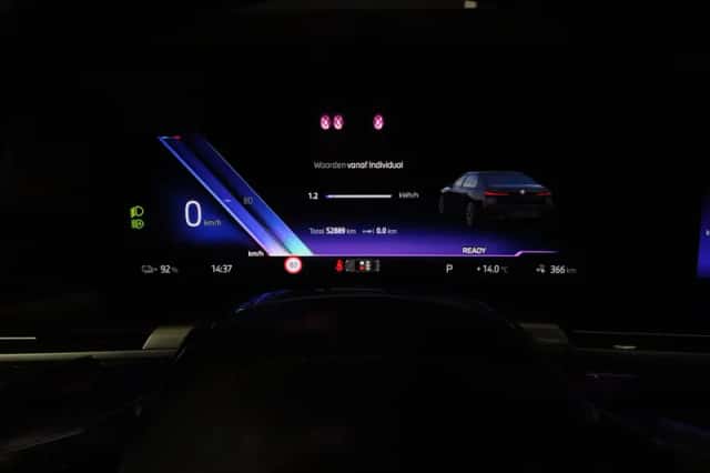 BMW i7 (2024) thumbnail 4