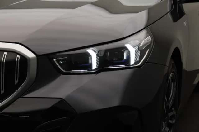 BMW i5 (2024) thumbnail 3