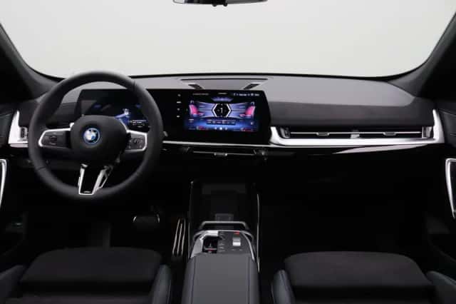BMW iX1 (2026) thumbnail 3