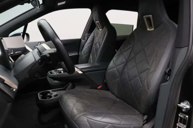 BMW iX (2021) thumbnail 4