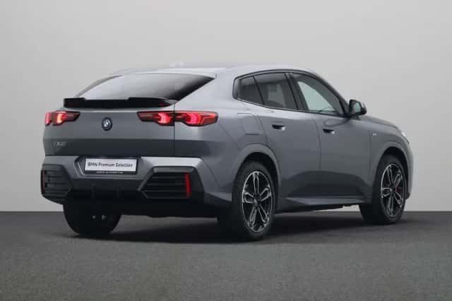 BMW iX2 (2025) thumbnail 2