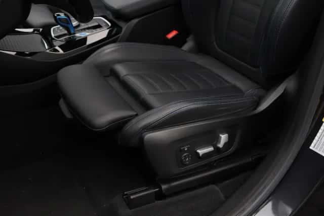 BMW iX3 (2023) thumbnail 5