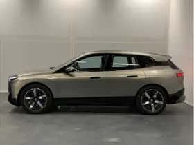 BMW iX (2024) thumbnail 2