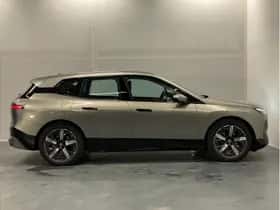 BMW iX (2024) thumbnail 11