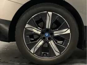 BMW iX (2024) thumbnail 12