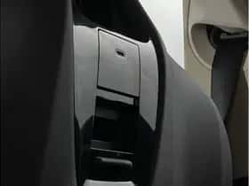 BMW iX (2024) thumbnail 17