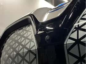 BMW iX (2024) thumbnail 22