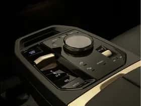 BMW iX (2024) thumbnail 10