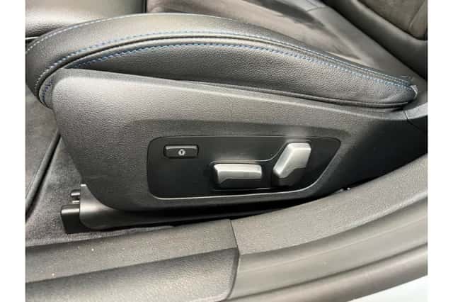 BMW i4 (2022) thumbnail 6