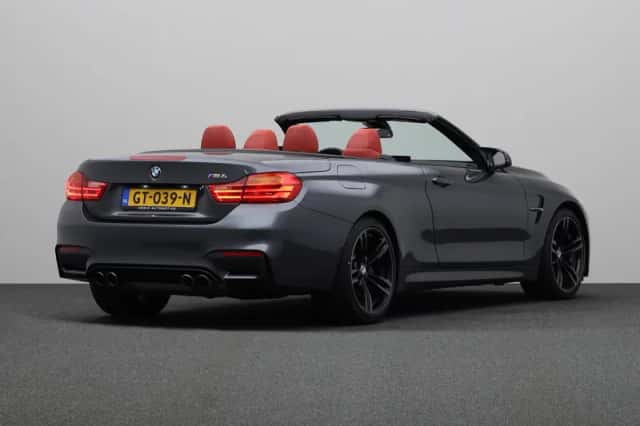 BMW M4 (2015) thumbnail 2