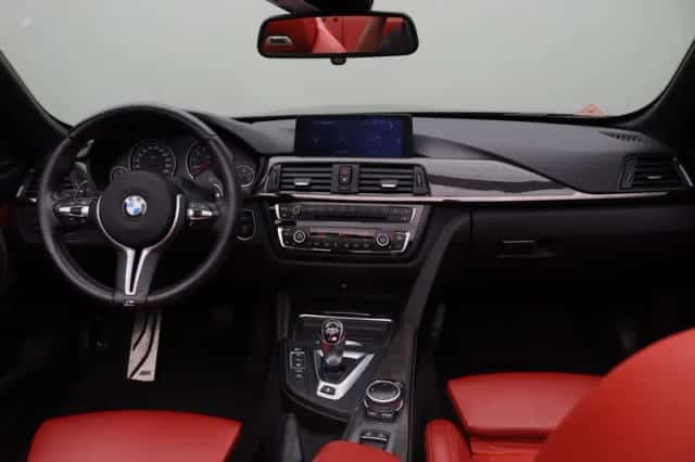 BMW M4 (2015) thumbnail 3