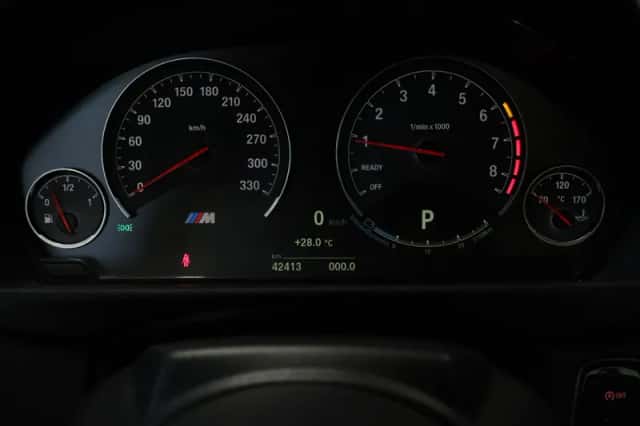 BMW M4 (2015) thumbnail 6