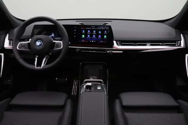 BMW iX1 (2026) thumbnail 3