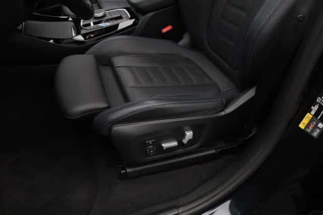 BMW iX3 (2024) thumbnail 5