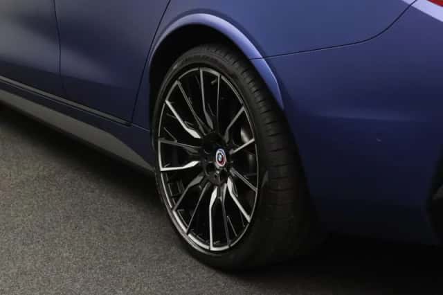 BMW i4 (2022) thumbnail 4