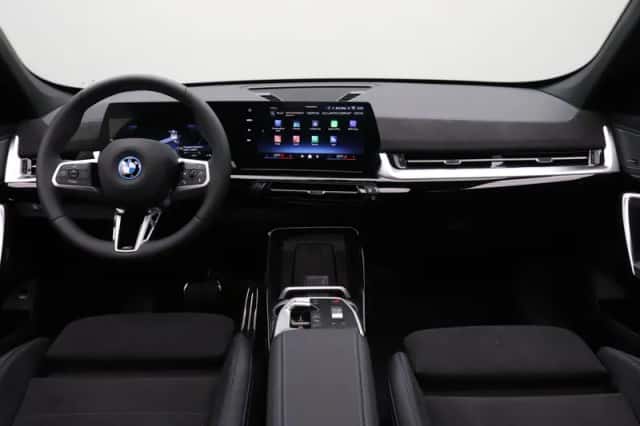BMW iX1 (2026) thumbnail 3