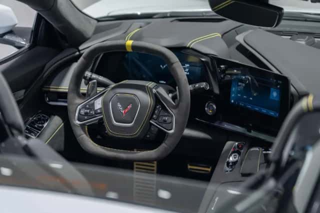 Corvette C8 (2025) thumbnail 3