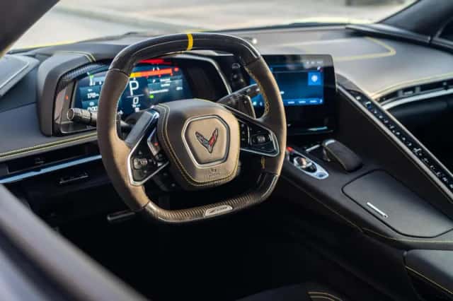 Corvette C8 (2025) thumbnail 3