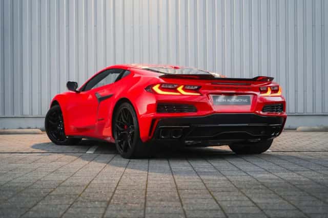 Corvette C8 (2025) thumbnail 2