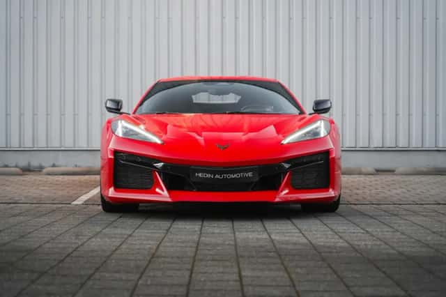 Corvette C8 (2025) thumbnail 3