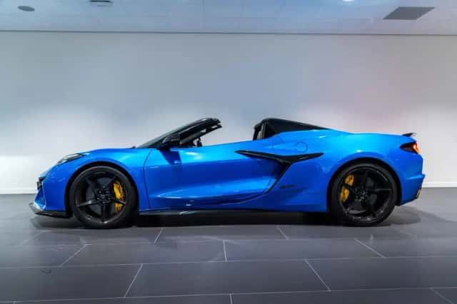 Corvette C8 (2025) thumbnail 5