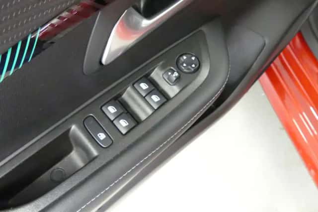 Peugeot 208 (2021) thumbnail 23