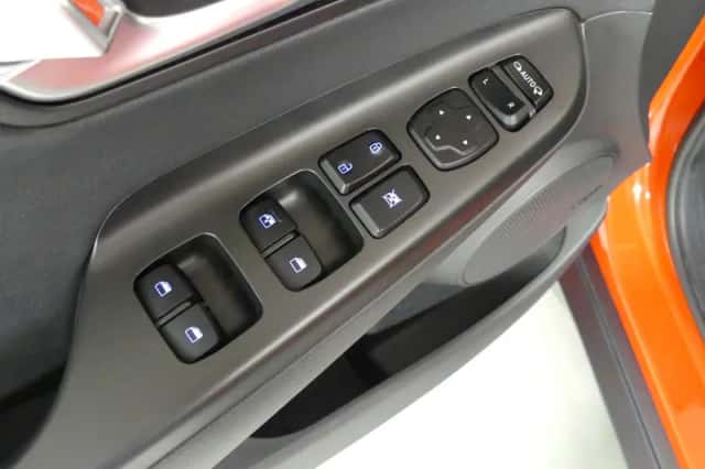 Hyundai Kona (2021) thumbnail 24