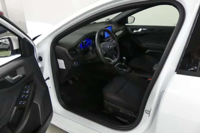 Ford Focus (2021) thumbnail 13