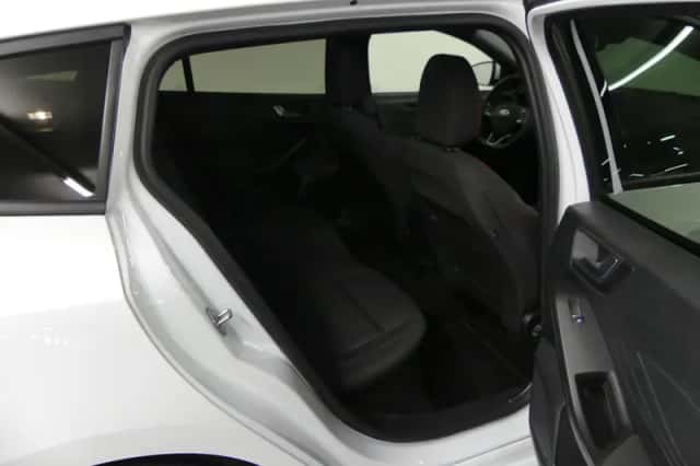 Ford Focus (2021) thumbnail 16