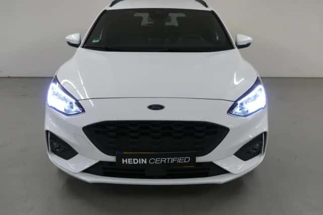 Ford Focus (2021) thumbnail 3