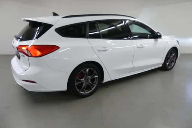 Ford Focus (2021) thumbnail 9