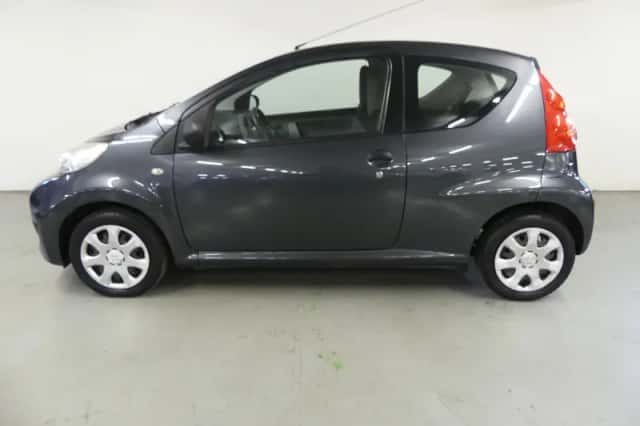 Peugeot 107 (2010) thumbnail 6