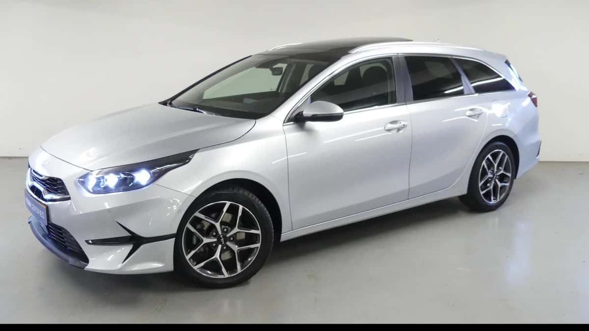 Kia Ceed Sportswagon (2024) — foto 1