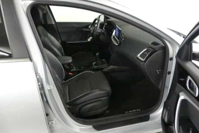 Kia Ceed Sportswagon (2024) thumbnail 16