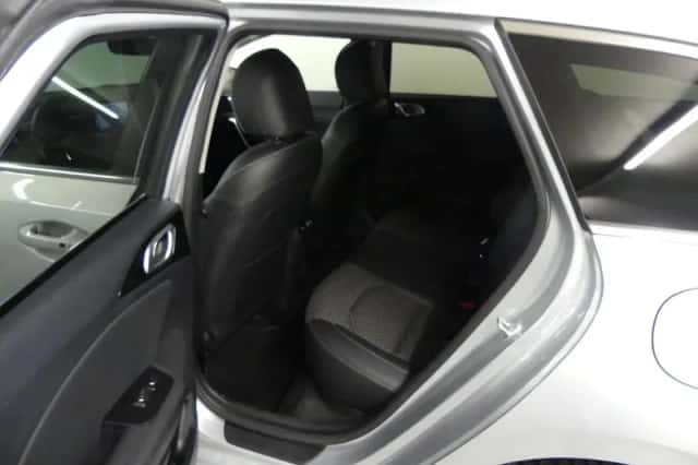 Kia Ceed Sportswagon (2024) thumbnail 17