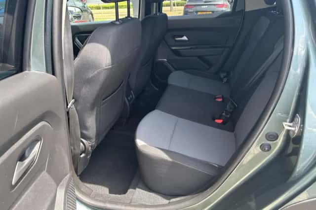 Dacia Duster (2023) thumbnail 6