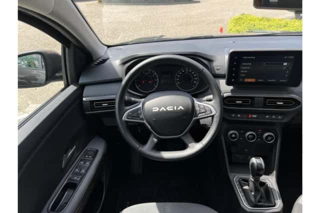 Dacia Sandero Stepway (2024) thumbnail 3