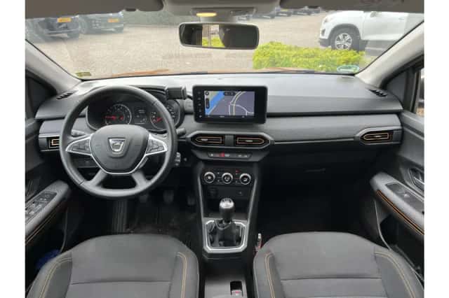 Dacia Sandero Stepway (2021) thumbnail 3